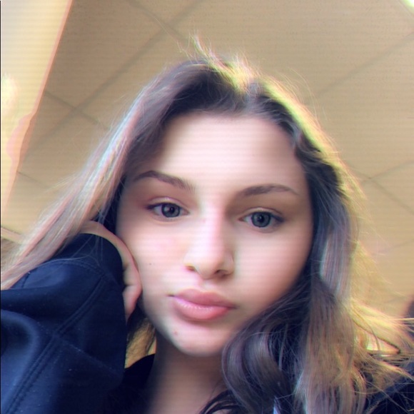 Meet your Posher, Julianna - Picture 1 of 1